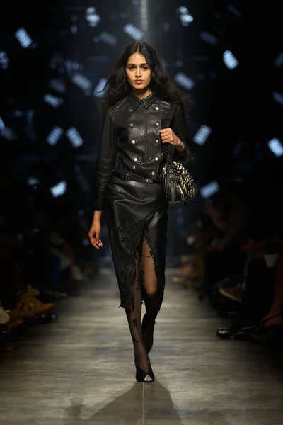 Look 29